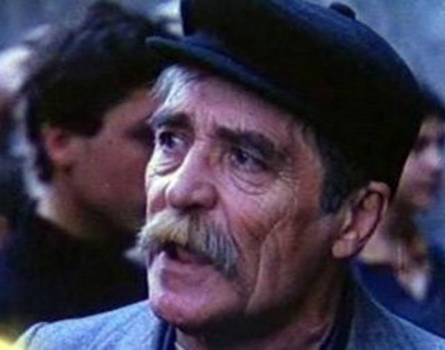 Bir çok filmde izleyici karşısına çıkan Yüce, sinema oyunculuğunun yanı sıra şair kimliği ile de tanındı.