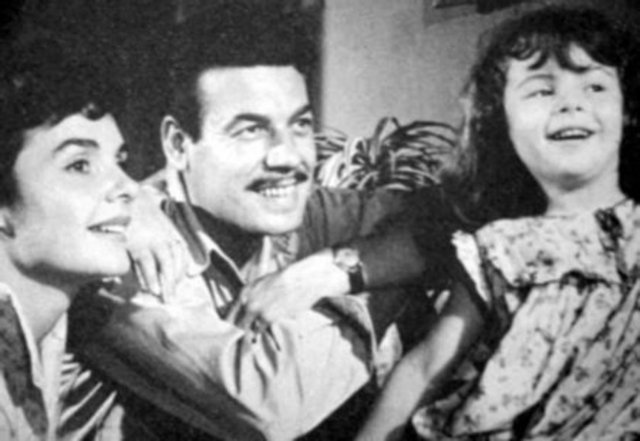 Sinema hayatı boyunca 500'e yakın filmde rol alan başarılı sanatçı akciğer kanseri teşhisiyle kaldırıldığı SSK Okmeydanı Eğitim ve Araştırma Hastanesi'nde vefat etti.