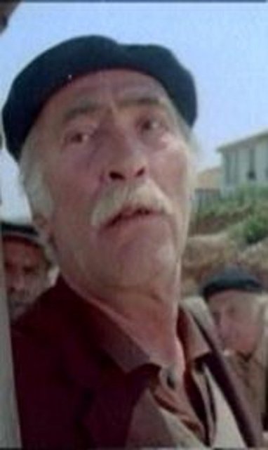 Genellikle fakir çiftçi rolleri ile izleyici karşısına çıkan Alyanak, 1991 yılında yakalandığı hastalığı yenemeyerek hayatını kaybetti.