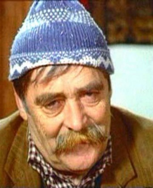 İHSAN YÜCE Türk sinemasına uzun yıllar emek veren İhsan yüce, 1930 yılında Elazığ'da doğdu.