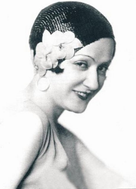 1987 yılında Devlet Sanatçısı unvanını alan Muhavvit bir ev kazası sonrası kaldırıldığı İstanbul Üniversitesi Cerrahpaşa Tıp Fakültesi hastanesinde 20 Ocak 1994 günü 97 yaşında vefat etti.