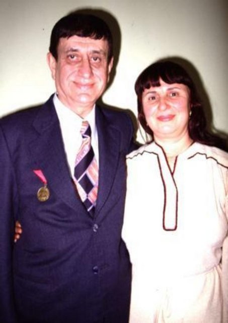 CEVAT KURTULUŞ Cevat Kurtuluş, 1940'lı yıllarda gazinolarda yaptığı taklitler sayesinde ünlendi.