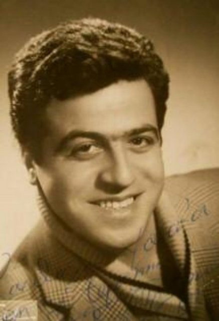 SUPHİ KANER 1931'de İzmir'de doğan, Ankara Devlet Konservatuvarı Tiyatro Bölümü'nü bitirdikten sonra uzun yıllar Devlet Tiyatroları'nda çalışan Önal, bir dönem televizyon dizilerinde oynadı.