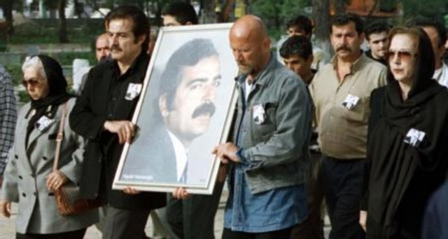 Yaklaşık 11 yıl akciğer kanserine karşı yaşam mücadelesi veren Hamzaoğlu, 14 Nisan 2000'de öldü.