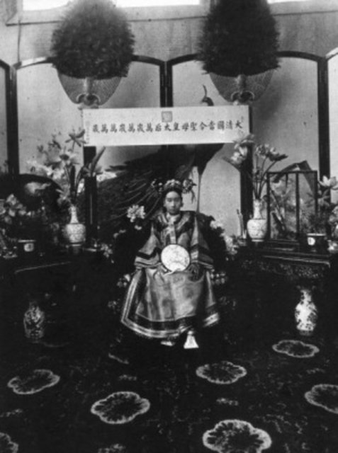 7-Qing Hanedanı -  -  - Çin'in en son imparatorluğu. Ülke bu sistem yıkılıp 1912 yılında Cumhuriyet'e geçince 1500 yıllık yönetim şekli değişmiş oldu.