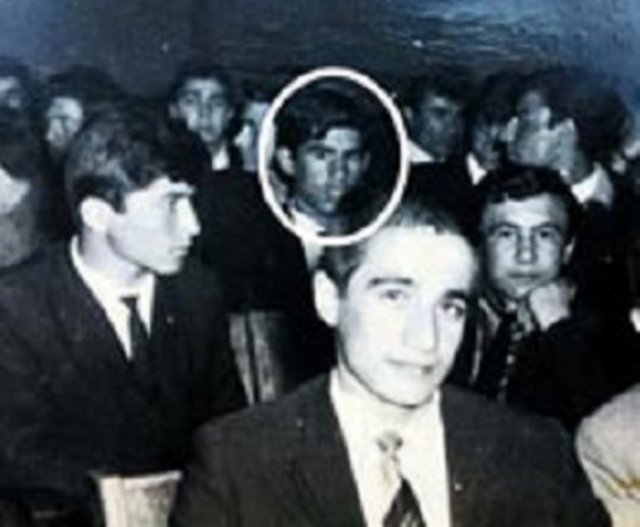 Sabah gazetesinde Erhan Öztürk, PKK lideri Abdullah Öcalan'ın henüz 18 yaşındayken lise yıllarından kalma fotoğrafına ulaştı. Türkiye'de o yıllarda alanındaki tek okul olan Tapu ve Kadastro Meslek Lisesi'nden Ahmet Eneş de, Öcalan'ın sınıf arkadaşıydı. Eneş'in 1968 yılında kendi fotoğrafını çektirtirken, arkada Türkiye'nin bir dönemine damga vuracak Abdullah Öcalan da kadrajdaydı.