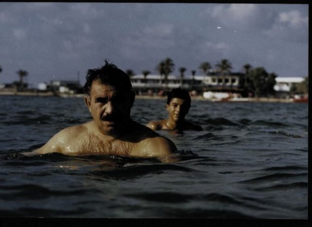 Abdullah Öcalan'ın, PKK'yı 19 yıl boyunca yönettiği Suriye'de kaldığı yıllara ait birbirinden çarpıcı fotoğraflar ortaya çıktı. İşte o fotoğraflar....