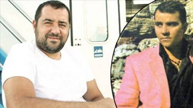 Ata Demirer ile Urfalı türkücü Şahap Akagün'ün benzerliği, görenleri şaşkına çeviriyor. Twitter'daki takipçilerine benzerinin fotoğrafını yayınlayan ve gördüğü ilk anda şaşkınlıktan küçük dilini yuttuğunu söyleyen Ata Demirer, "ikizimi buldum" dedi. -