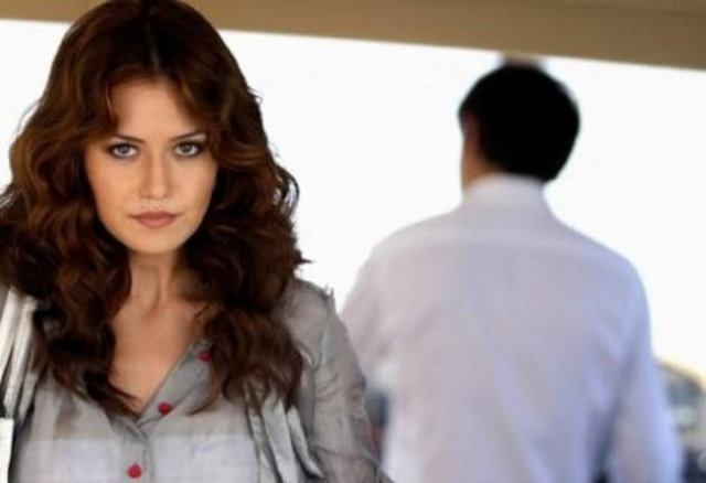 Yaprak Dökümü dizisiyle şöhreti yakalayan Fahriye Evcen...