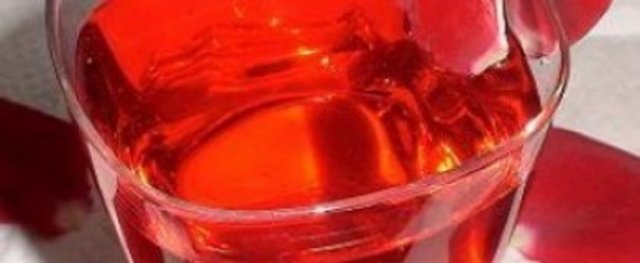 Gül, nilüfer, menekşe, zambaktan yapılan şerbetlerdi.