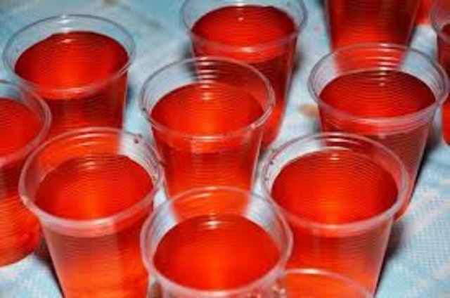 Ölçü; 		200 gram gül yaprağı	( kokulu mayıs gülü pembe yapraklı )  - 		1 kg şeker  ( 4 bardak )  - 		1 litre su  - 		1 limonun suyu  -  -  -  -  -  -