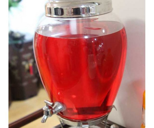 3 – iki haftanın sonunda geri kalan şekeri ve suyu ilave ederek şerbeti iyice karıştırın, süzün ve şişelere aktarın isteğe bağlı su ve buz ilave edebilirsiniz -