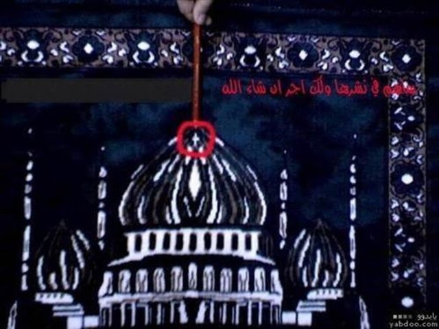 Kubbenin üzerindeki haç simgesi net bir biçimde görülüyor.