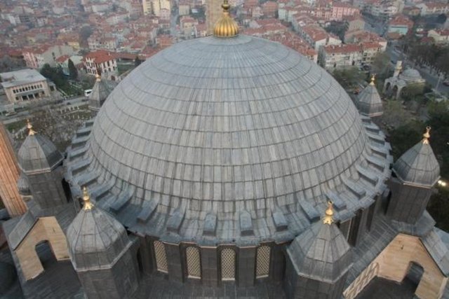 Harcına peygamber tükürüğü - Peygamber Efendimiz doğunca Ayasofya'nın kubbesi çöktü. Uzun süre tamir edilemedi. Hızır aleyhisselam, "Hazreti Muhammed'in tükürüğünden alıp, zemzem suyu ile birlikte kirece karıştırın, tamir edin" dedi.