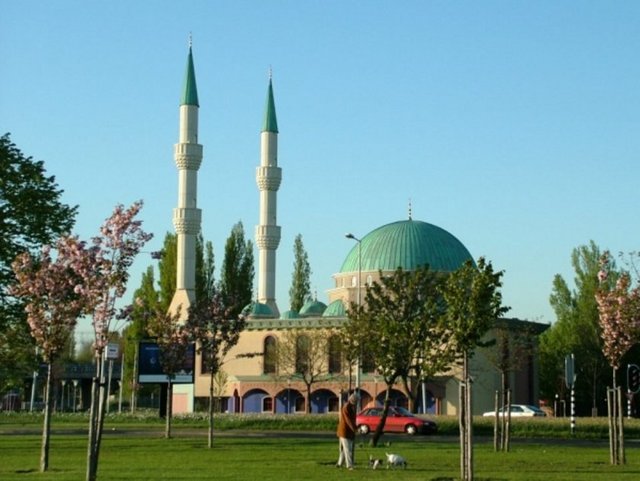 Mevlana Camii-Hollanda -