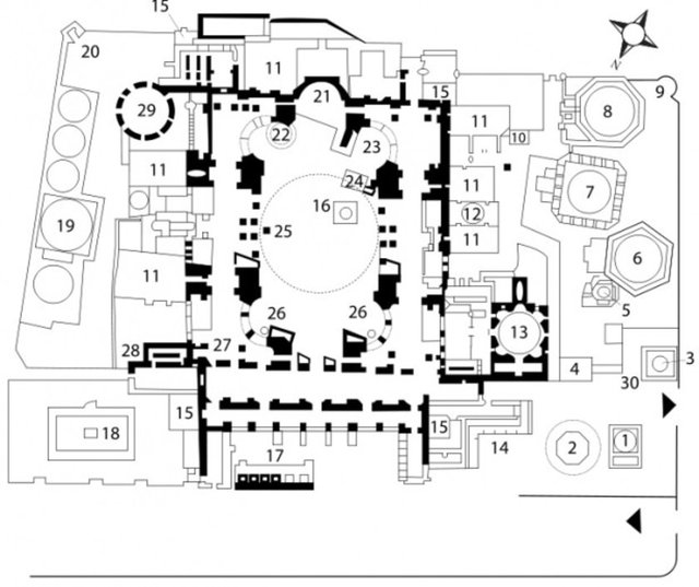 Planı arılar yaptı - Hiçbir mimar imparatorun istediği gibi plan çizemiyordu. Bir ayinde, "mukaddes ekmek" yere düştü. Bir arı gelip ekmeği kaptı.