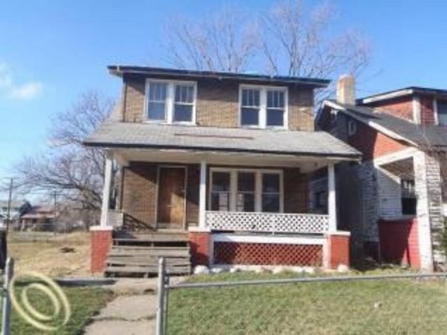 450 DOLAR 1925 yılında kalma bu ev de Roselawn Street üzerinde yer alıyor. Evde 3 yatak odası ve bir banyo var...