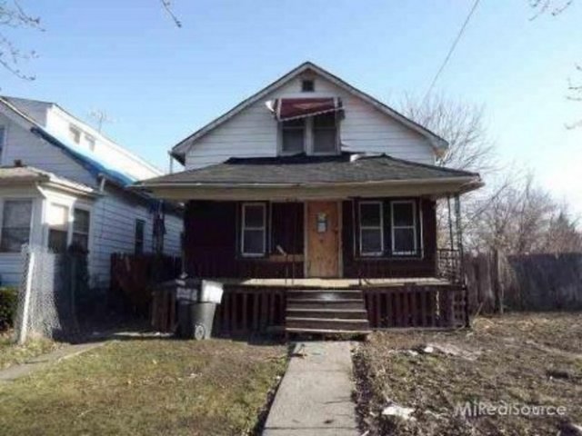 500 DOLAR Marlborough Street üzerinde yer alan bu ev de fiyatı en yükseklerden biri ama sadece 500 dolar. 1923'ten beri ayakta olan binada 3 yatak odası ve bir banyo bulunuyor...