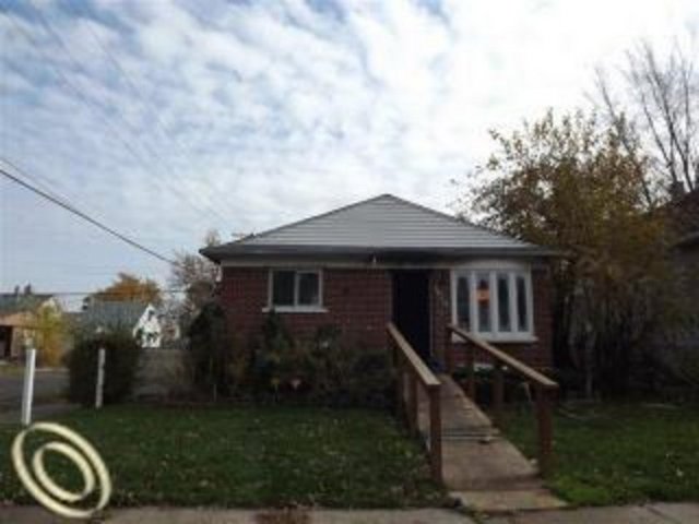 100 DOLAR Caldwell Caddesi'nde bulunan bu ev de 100 dolara alıcı bekliyor. 1961 yılında inşa edilen eski evde 3 oda, bir banyo yer alıyor...