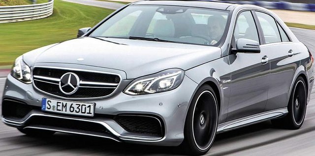 Radar bazlı çarpışma uyarı sisteminin (collision prevention assist) standart donanımda yer aldığı yeni E 180'in 1.6 litrelik motoru 250 NM tork üretiyor.