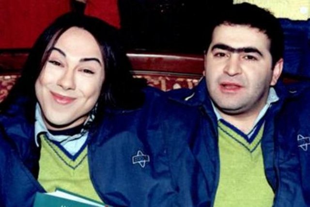 1973 doğumlu DJ makyajı ve giysileriyle dikkat çekiyordu.