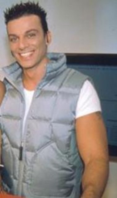 Konuşması, giyimi ve zaç biçimiyle o yıllarda Türkiye'nin pek de alışık olmadığı bir görüntü çiziyordu Molho..