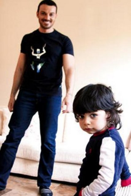 Molho da artık orta yaş kuşağında.. Üstelik çoktan baba oldu..