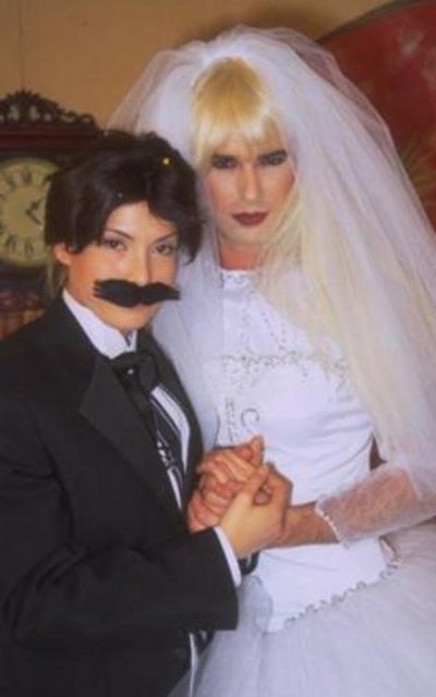 Bazen kılık değiştiren, esprileriyle ekranı renklendiren Dönmez ve Başoğlu uzun süre programın sunuculuğunu başarılı bir şekilde sürdürdü.