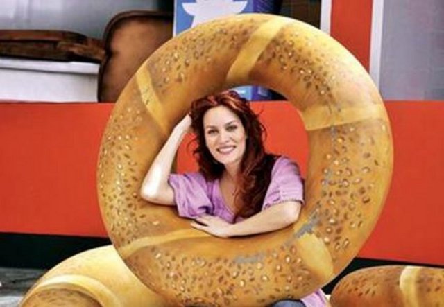 Gülüm, Deli Yürek, Koçum Benim, Omuz Omuza gibi bir çok dizide oynadı... Bir süre önce bir yarışma programı sundu..