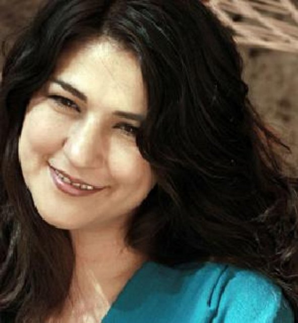 Küçük Kadınlar adlı dizide rol aldı. Bu dizide oynadığı Seher rolünden sonra yine çok izlenen başka bir diziye transfer oldu.