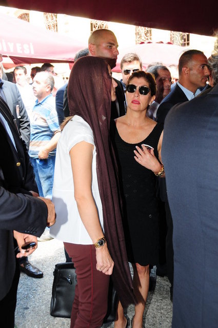 ŞULE CÜMBÜŞ, SERRA TOKAR