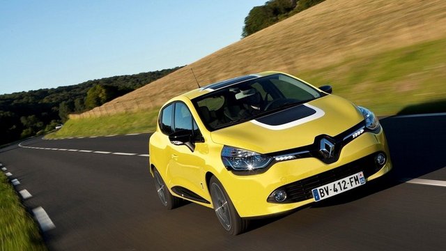 Bu markayı, 49 bin 447 adetlik toplam satışıyla pazardaki payı yaklaşık yüzde 13 olan Renault, 30 bin 83 adetlik yerli araç satış rakamıyla takip etti.