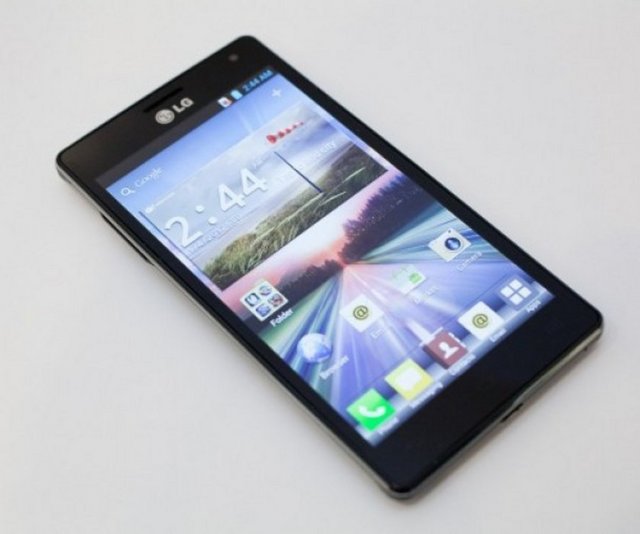 LG Optimus 4X HD yer alıyor. 4,65 inç dokunmatik ekran (HD), 1,5 GHz dört çekirdekli işlemci, Wi-Fi, HSPA; 8 megapiksel kamera (Full HD video), microSD ile arttırılabilir hafıza, A-GPS alıcı, HDMI dönüştürücü için MHL destekli microUSB girişi, Bluetooth, GSM Quad Band gibi özelliklerle 930 TL'den alıcalarına kavuşan Optimus 4X HD hali hazırda 100 binlerce kişi tarafından kullanılmaktadır.