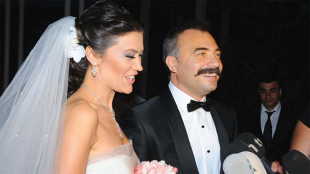 Eşine şiddet uyguladığı iddia edilen Oktay Kaynarca, reklamcı eşinden tek celsede ayrılmıştı.