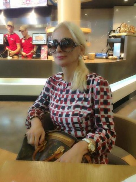 EBRU POLAT - Annecikle havaalanındayız -  -