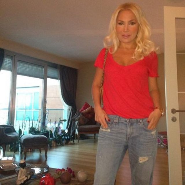 LERZAN MUTLU - Öylesine