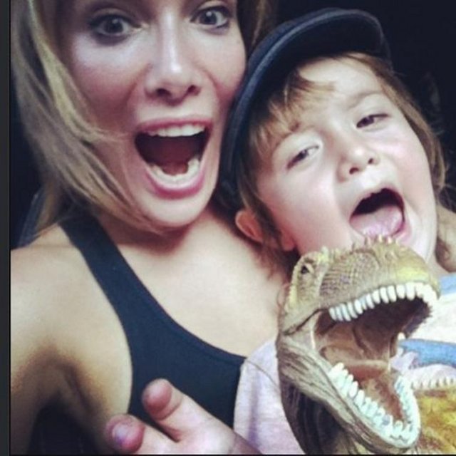 GİZEM KARACA - Anneannem resim yapınca canım çekti bende başladım -