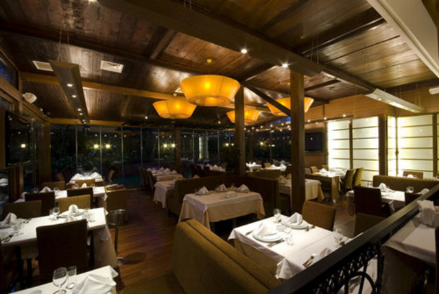 DEVELİ -  - 1912 yılından beri İstanbullulara kebap tadını yaşatan Develi, 5 ayrı şubesiyle hizmet vermeye devam ediyor. Türkiye'nin en büyük restoranı unvanını taşıyan Ataşehir şubesinin yanı sıra, Samatya, Kalamış, Etiler ve Marin şubeleriyle kebabın doyumsuz lezzetlerinin yanı sıra huzurlu atmosferiyle konuklarını ağırlıyor. -