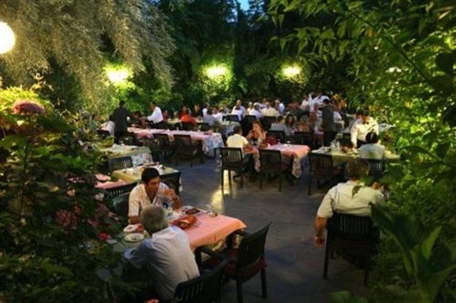 Tüm et ve ızgara çeşitlerini gerçekten lezzetli ve özel bir şekilde hazırlayıp sunuyorlar. -