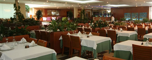 KAŞIBEYAZ  -  - 1987 yılından beri Florya'da değişmeyen adresinde Kaşıbeyaz, listemizin olmazsa olmazı! Çocuk odasıyla ailelerin de gözbebeği Kaşıbeyaz, leziz kebapları ve yıllardır değişmeyen lezzetleriyle, kalitenin iddialı adresi.