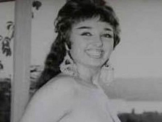 Hiç evlenmemiş, yuva kurmamıştı. Bu yüzden babasından kalan maaş ile geçinmeye çalıştı