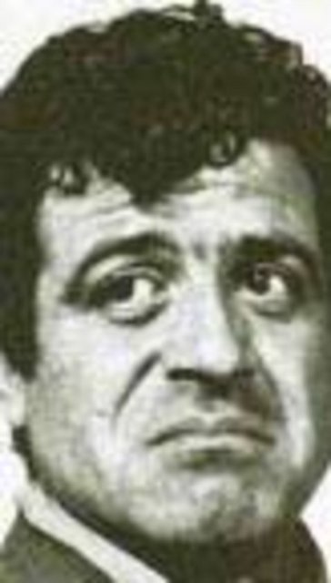 Alkol yüzünden dönemin Prodüktör Cemiyeti ortak karar alarak ona kimsenin iş vermemesini sağladı. Düştüğü yoksulluk ve bunalım çukurunda daha fazla duramadı ve 1963 Ağustos'unda intihar ederek hayata veda etti. Öldüğünde cebinde 15 lirası vardı. Daktilo makinesi de 50 liraya rehindeydi.