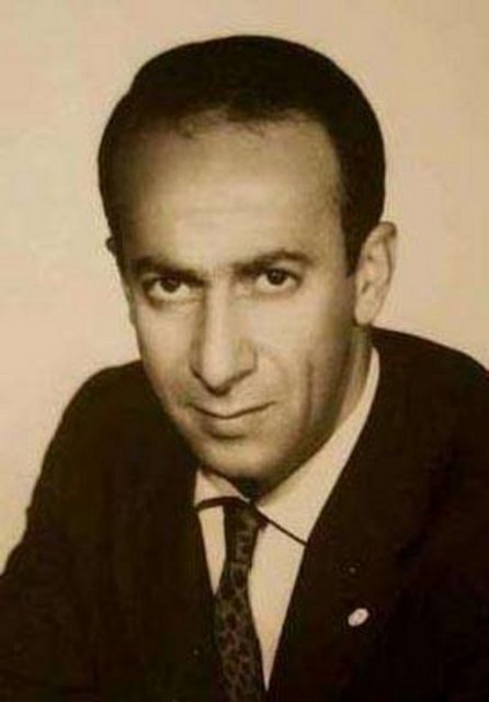 1925'de Diyarbakır'da doğan Sami Hazinses, ilkokuldan sonra çalışmak için İstanbul'a geldi.