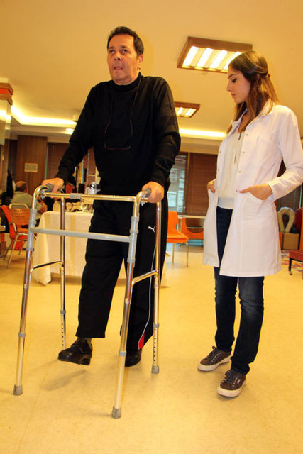 Eski eşiyle birlikte yaşayan Menteş, biriken borçlarını ödeyemeyince evine haciz geldi, emekli maaşına el konuldu.