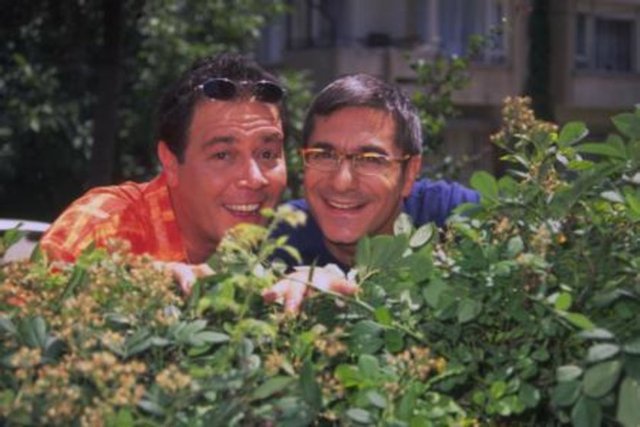 Uzun süredir ekranlardan uzak kalan ve zor günler yaşayan Yalçın Menteş'e Zahide Yetiş yardım etti. Yetiş, canlı yayında SGK uzmanı Ertan Nacar'ın desteğiyle Yalçın Menteş'in tüm borçlarının sildiğini söyledi.