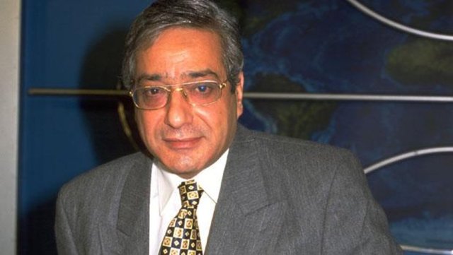 Bir zamanların ünlü spikeri 3 aydır huzurevinde yaşıyor. TRT'nin bir döneme damgasını vuran efsane spikeri Mesut Mertcan şu an huzurevinde yaşadığı ortaya çıktı.