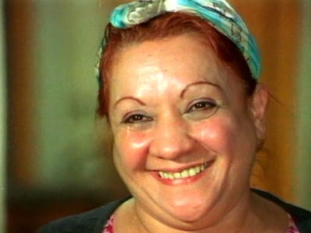 1966'nın parası ile tam 100 bin lira gerekiyordu. Sanatçı arkadaşları yetişti imdatlarına, İstanbul Tiyatroları bir gecelik gelirlerini, yani 20 bin lira verdi aileye...