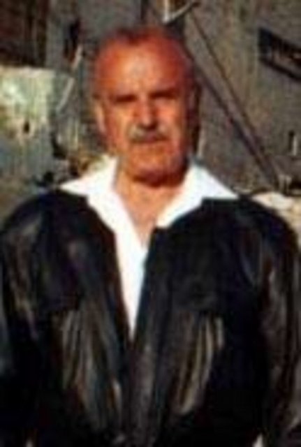 ÇASOD üyesi olan sanatçı, 2003 yılında bir dizi filmin çekimi için gittiği Erzurum'da rahatsızlanıp İstanbul'a dönmesinden kısa bir süre sonra kalp krizi neden yaşamını yitirdi.