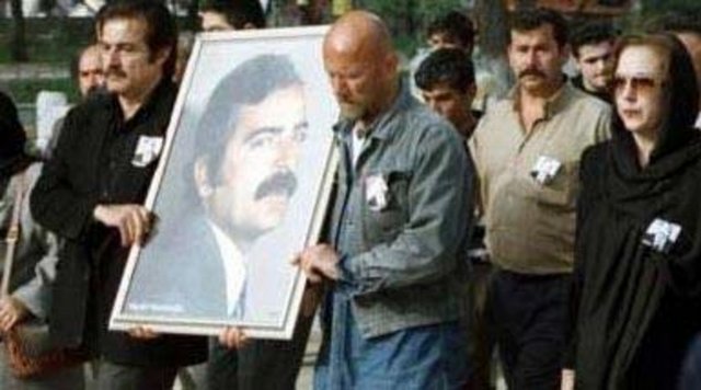 1999'da Marmara Bölgesi'ni yerle bir eden depremde evini kaybetti. 2000 yılındaki ölümünden önce TV ekranlarında göründüğünde eski halinden eser yoktu. Hastalık yüzünden zayıflayıp tanınmaz hale gelmişti. Yeşilçam'da kendisi gibi karakter oyuncusu olan pek çok meslektaşının kaderini paylaşıp yapayalnız ve yardıma muhtaç bir şekilde hayata veda etti.