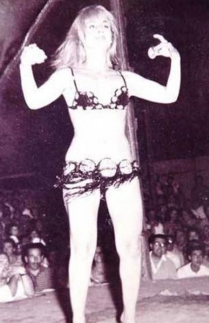 Onun öyküsünü bir film olsa belki de milyonlarca kişiyi salonlara çeker ve gözyaşlarına boğardı. Küçücük yaşında keşfedilip sinemaya adım attı, adını tarihe "efsane dansöz" olarak yazdırdı.